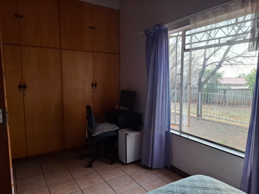 6 Bedroom Property for Sale in Uitsig Free State